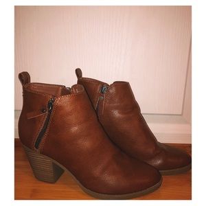 Brown Suede Zip Ankle Boots/Booties.